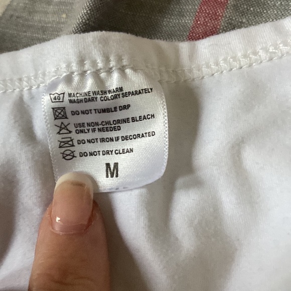 🎭STRANGER THINGS GRAFFIC TEES 🎭 - Picture 7 of 7